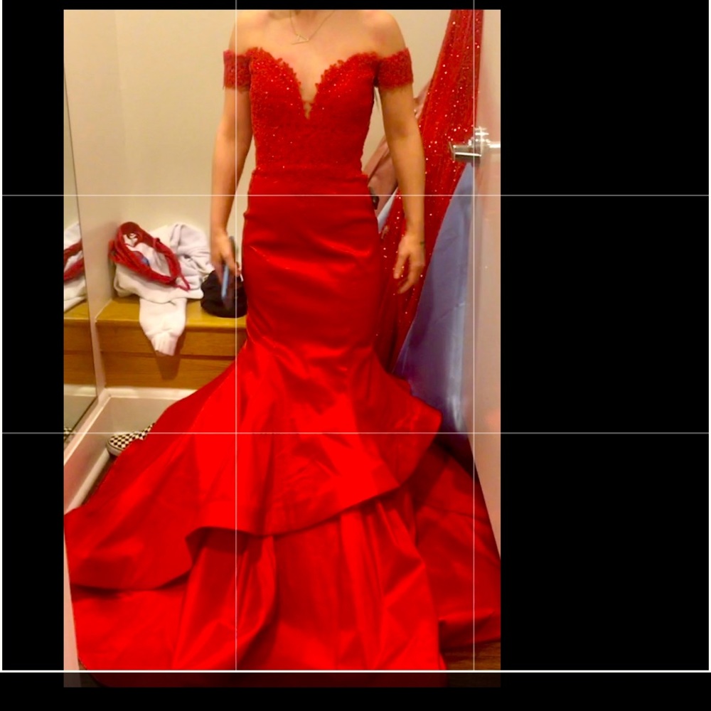 Stunning Camille La Vie Red Prom z dress